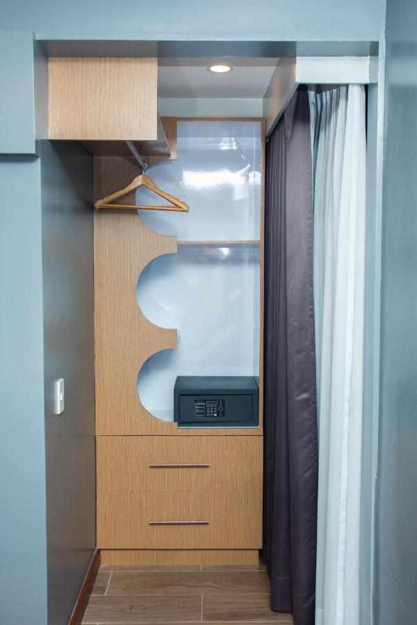 Unwnd Flats Hotel Makati City Екстериор снимка